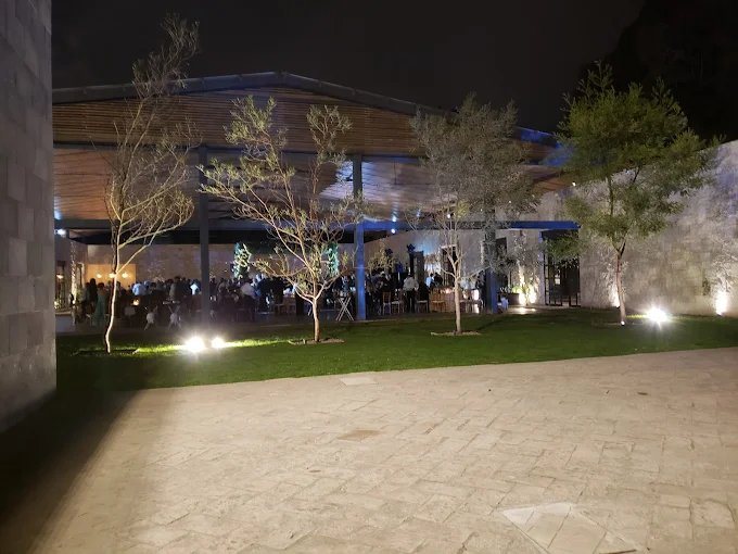 Terraza de Casalago durante un evento nocturno